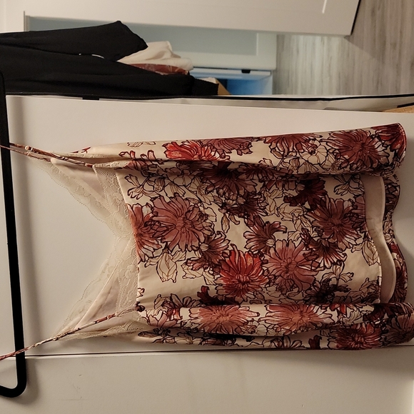 Tanktop - Picture 2 of 3